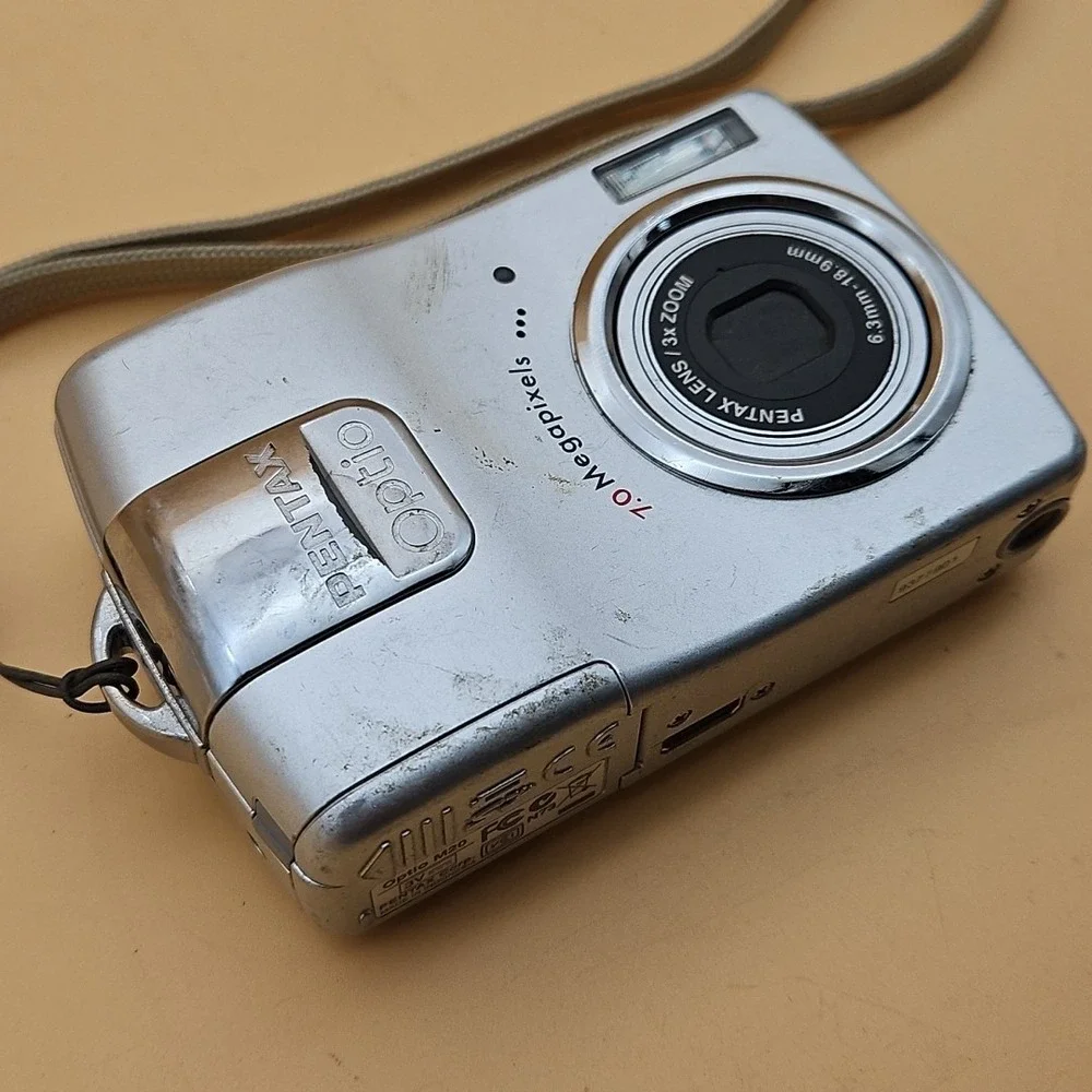 Pentax Optio M20 7.0MP‎ Digital Camera Silver UNTESTED AS IS FOR PARTS